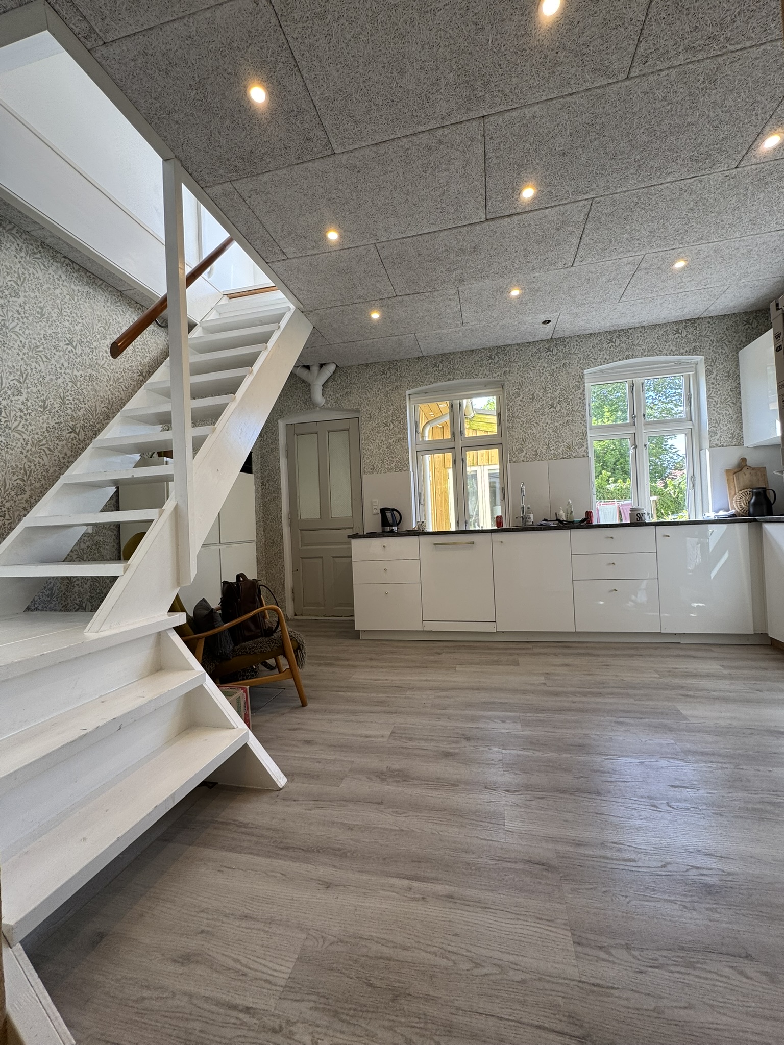 Hovedkøkken med plads til at lave mad